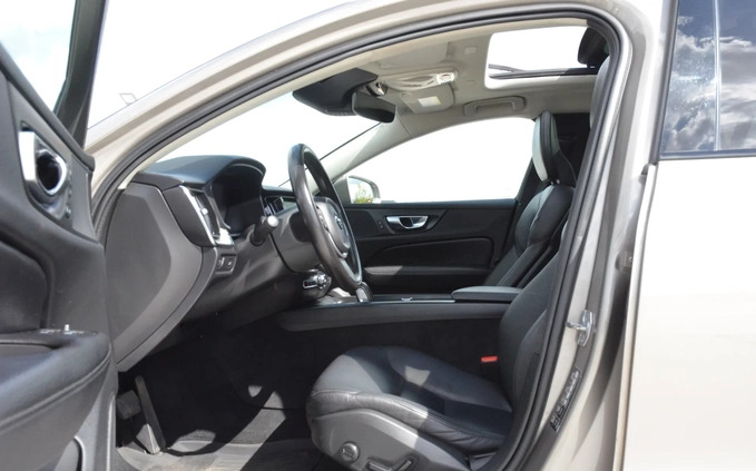 Volvo V60 Cross Country cena 135900 przebieg: 175000, rok produkcji 2021 z Zabrze małe 781